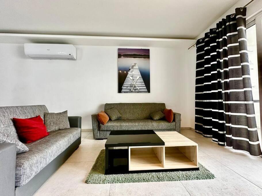 Modern Retreat In The Heart Of St Julian Apartment
