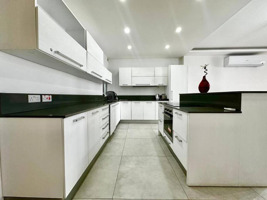 Apartment Modern Retreat In The Heart Of St Julian