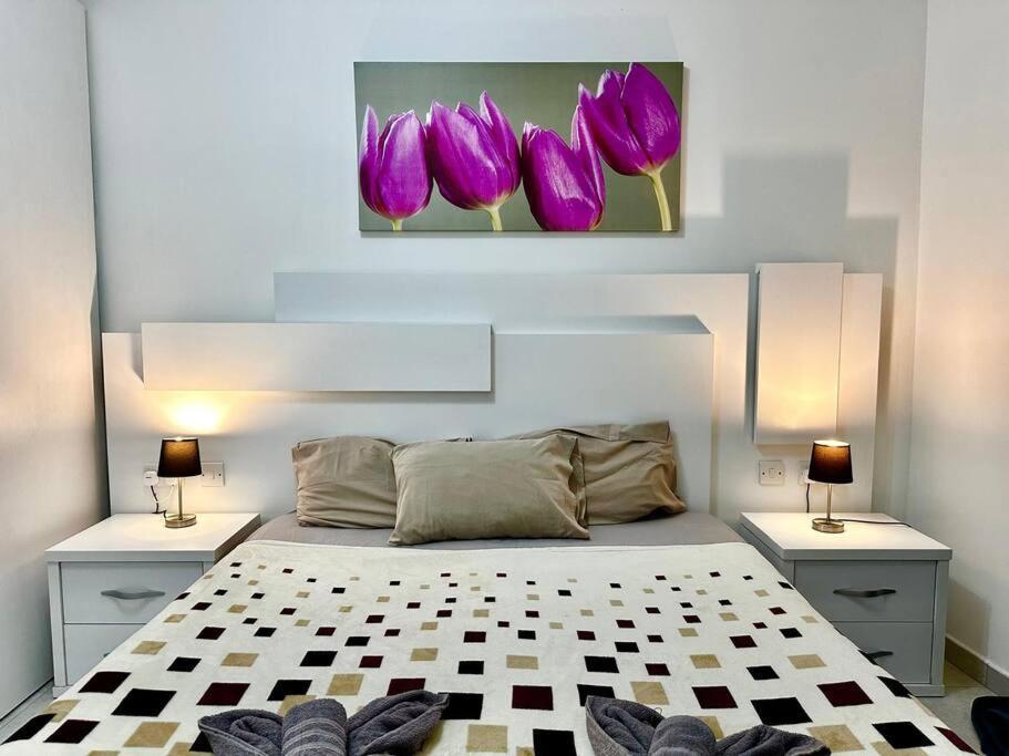 Modern Retreat In The Heart Of St Julian Apartment *