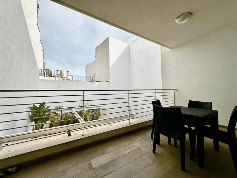 Modern Retreat In The Heart Of St Julian *