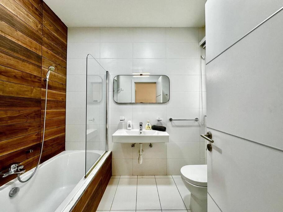 Modern Retreat In The Heart Of St Julian Apartment