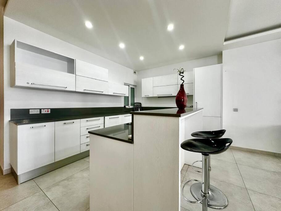 Modern Retreat In The Heart Of St Julian Apartment Saint Julian's